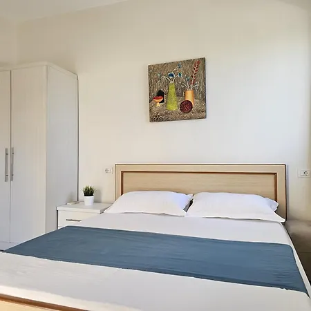 Apartament Eri